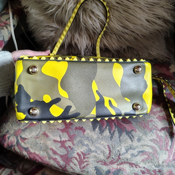Valentino Garavani Rockstud All Leather Camouflage Bag. - Picture 6 of 14